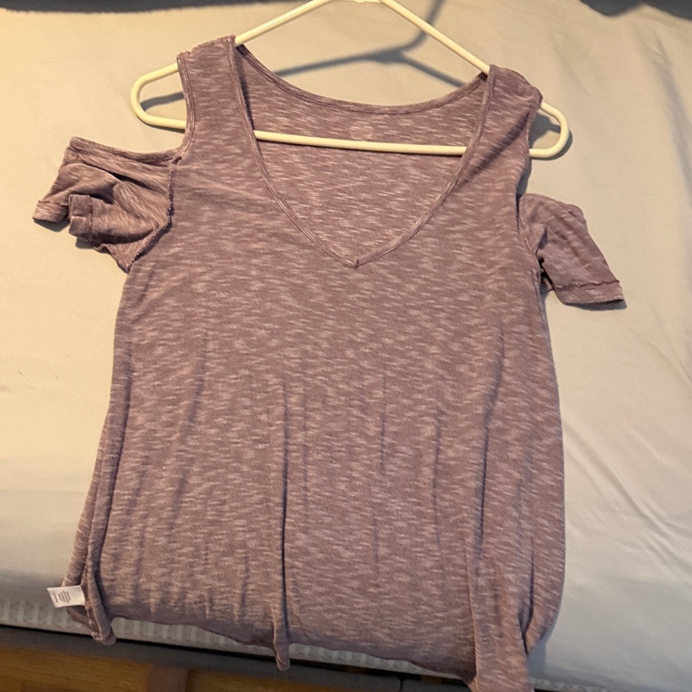 SO Women's Lavender Cold Shoulder Tee